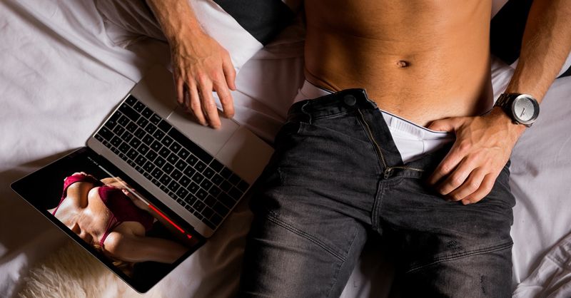 Pourquoi le porno amateur domine-t-il ? Présentation de l'authenticité qui s Mélanger le marché pornographique